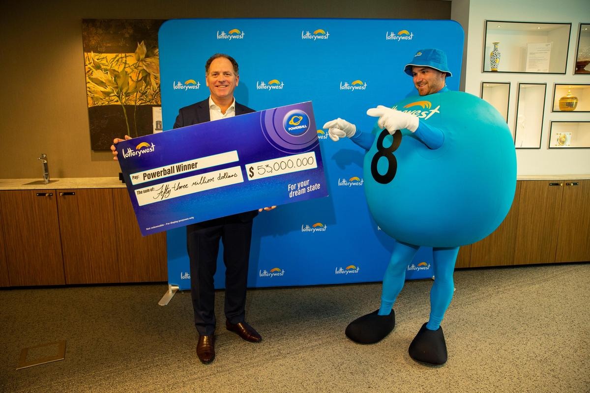Derek Thompson with winning check